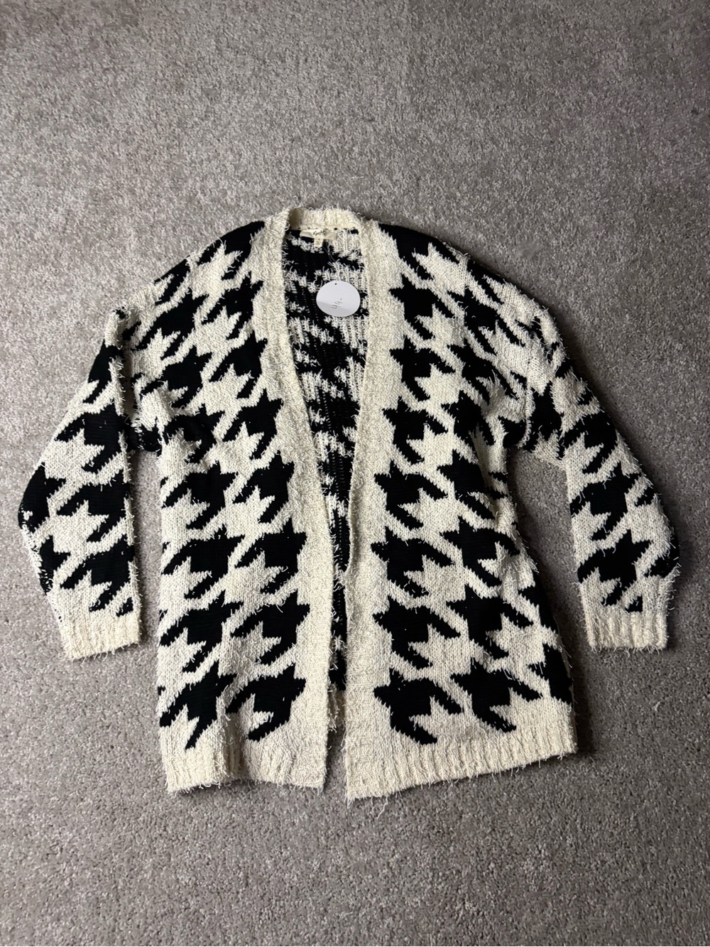 Open-Front Women’s Houndstooth Cardigan Sweater in Black & White